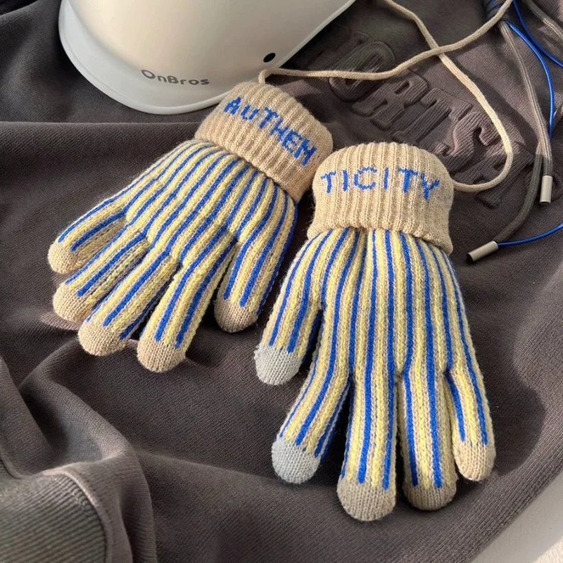 Gloves for Men and Women, Winter Neutral Ins, Plush and Thickened Drawstring, Retro Woolen Knitting, Cool for Cycling
Gloves for Men and Women, Winter Neutral Ins, Plush and Thickened Drawstring, Retro Woolen Knitting, Cool for Cycling