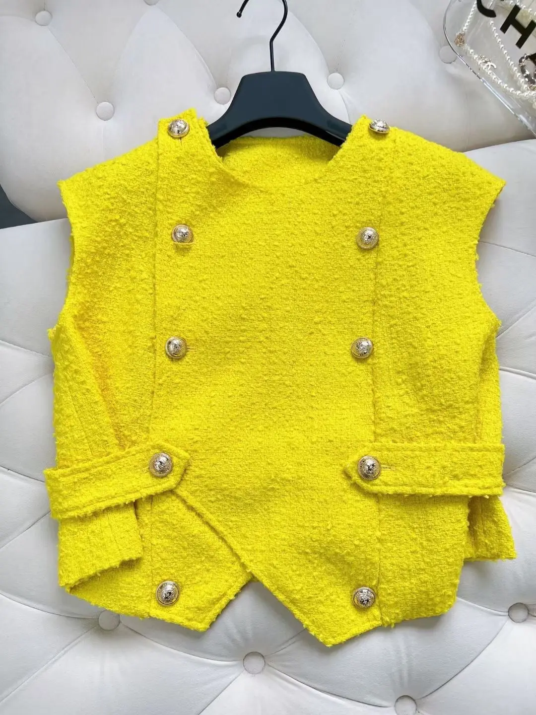 Fragrant Short Vest Summer 2023 Tweed Metal Double Breasted Yellow Sleeveless Coat Women
Fragrant Short Vest Summer 2023 Tweed Metal Double Breasted Yellow Sleeveless Coat Women