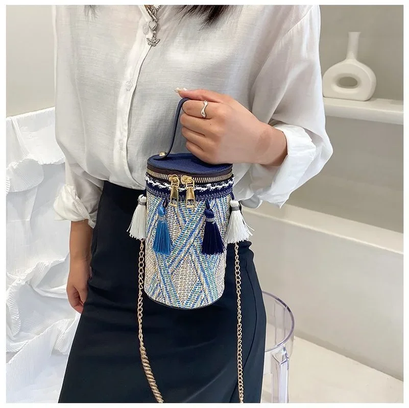 New Personalized and Fashionable Cylindrical Bag Ethnic Style Shoulder Bag Straw Woven Tassel Chain Crossbody Bag
New Personalized and Fashionable Cylindrical Bag Ethnic Style Shoulder Bag Straw Woven Tassel Chain Crossbody Bag