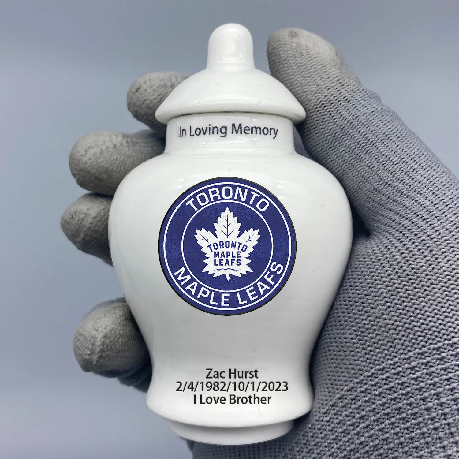 

Mini Urn for Toronto Maple Leafs-themed Logo Custom Urn.Send me the name/date you want to appear on the urn by Remarks Message
