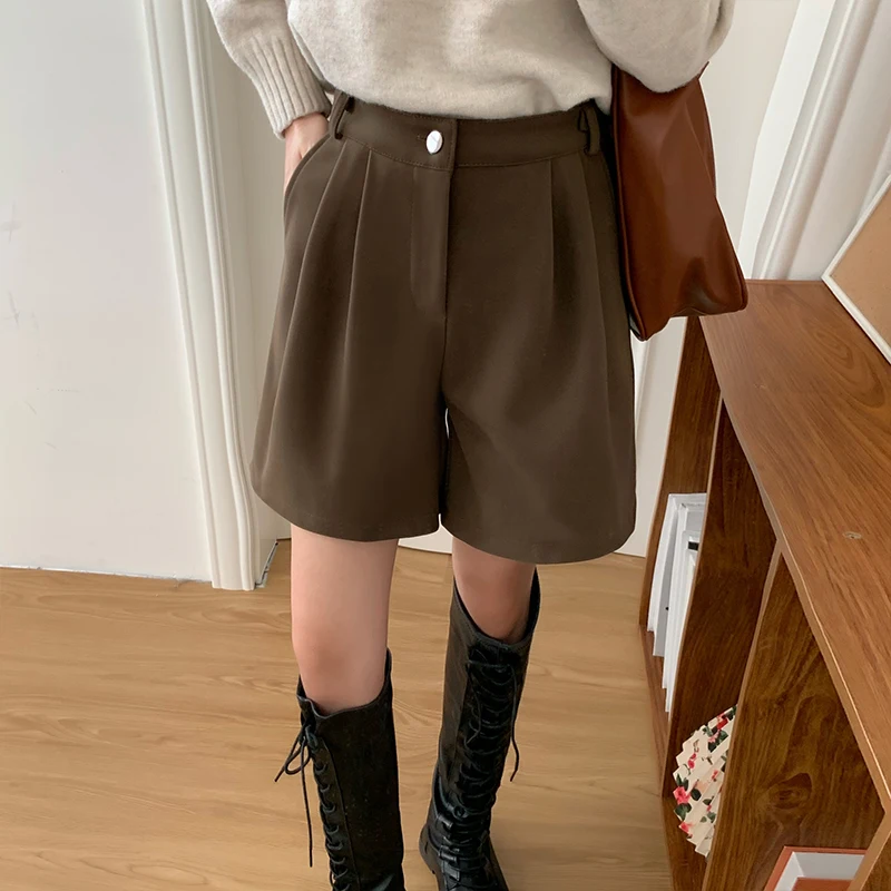 Fashion Loose Pockets Female Woolen Straight Shorts 2024 Autumn Winter High Waist Ladies Solid Wide Leg Shorts N808
Fashion Loose Pockets Female Woolen Straight Shorts 2024 Autumn Winter High Waist Ladies Solid Wide Leg Shorts N808