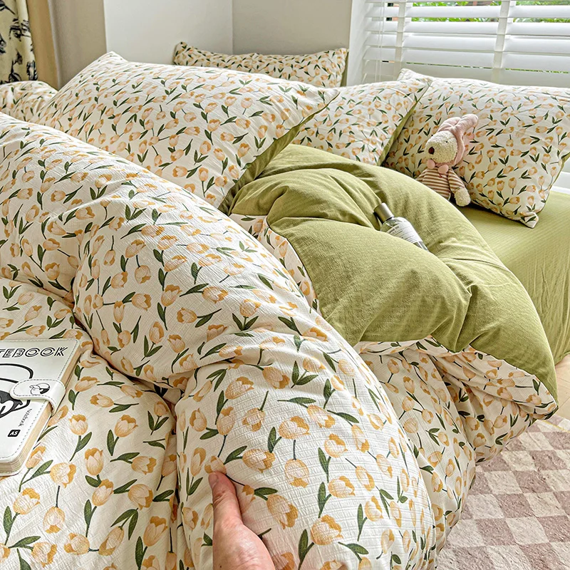 Beredo Bedding Set A-class ultra soft aerobic small jacquard cotton double-layer yarn student three piece set and four piece set
Beredo Bedding Set A-class ultra soft aerobic small jacquard cotton double-layer yarn student three piece set and four piece set