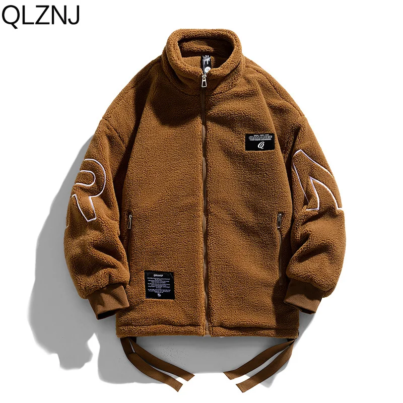 Vintage Lambs Wool Jacket Men Oversized Casual Warm Coat Hip Hop Fleece Jacket Y2k Clothes Streetwear Unisex Stand Collar Bomber
Vintage Lambs Wool Jacket Men Oversized Casual Warm Coat Hip Hop Fleece Jacket Y2k Clothes Streetwear Unisex Stand Collar Bomber