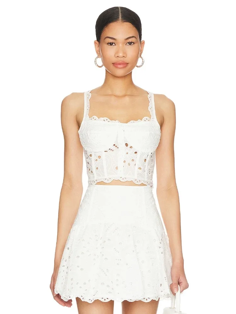 2023 summer cute and playful embroidered buckle empty cotton vest+embroidered mini overskirt 2-piece set.
2023 summer cute and playful embroidered buckle empty cotton vest+embroidered mini overskirt 2-piece set.