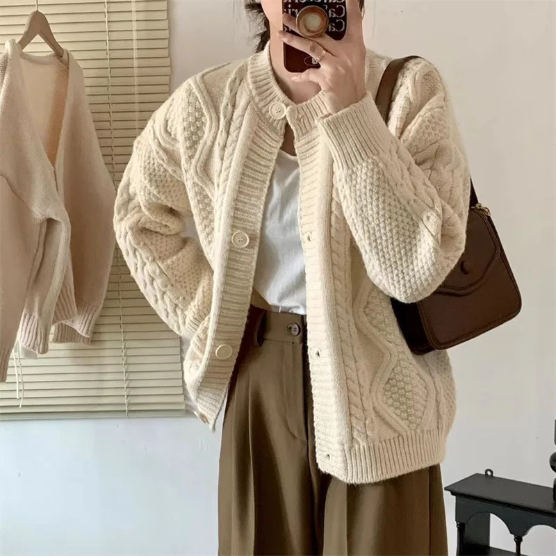 2023 Autumn Winter Korean Style o- Neck Cable-Knit Sweater Coat Women's Loose Soft Feeling Idle Style Knitted Cardigan Female
2023 Autumn Winter Korean Style o- Neck Cable-Knit Sweater Coat Women's Loose Soft Feeling Idle Style Knitted Cardigan Female