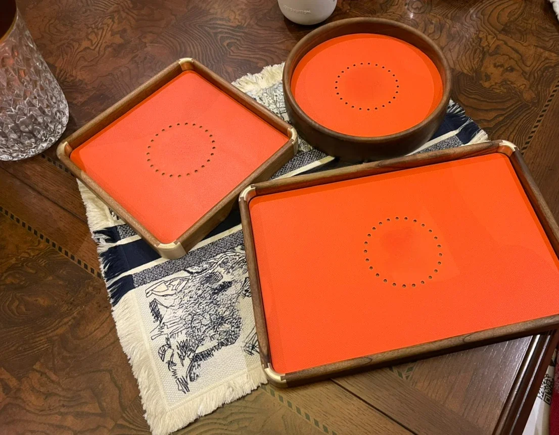 Classic Medieval Walnut Wood Raw Skin Handmade Tray Light Luxury Retro Home Decoration Square Plate Disk Storage Plate H 
Classic Medieval Walnut Wood Raw Skin Handmade Tray Light Luxury Retro Home Decoration Square Plate Disk Storage Plate H