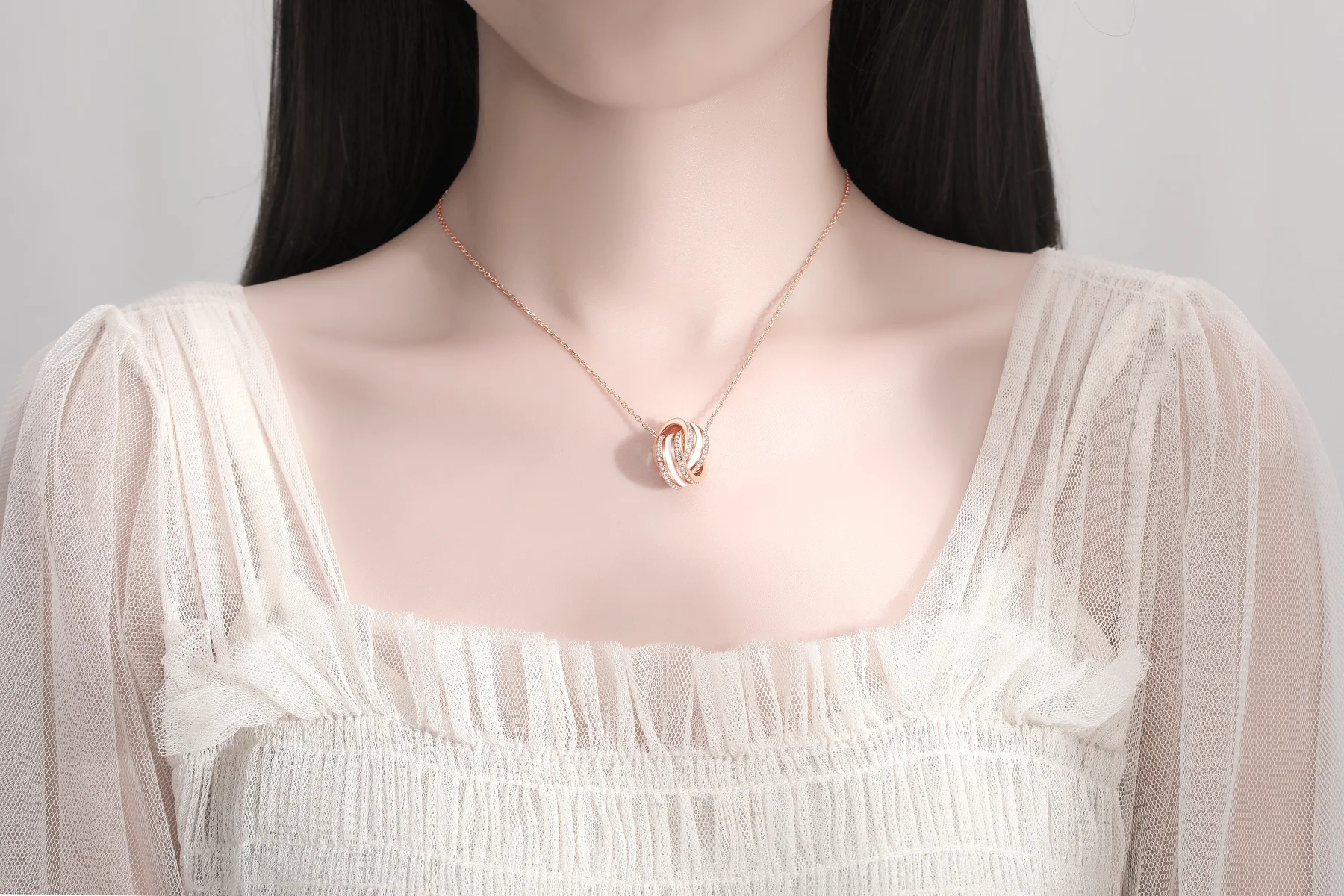SACKARTNever Fades Double-ring Necklace Interlocking Transfer Beads Pendant Female Clavicle Chain Undertake A Large Order Luxury
SACKARTNever Fades Double-ring Necklace Interlocking Transfer Beads Pendant Female Clavicle Chain Undertake A Large Order Luxury