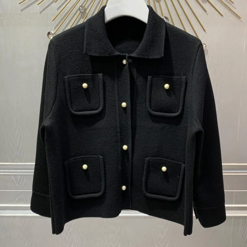 Fashion Pearl Buckle Vintage Black Knitting Cardigan Women 2023 Autumn Runway Chic Pocket Cashmere Sweater Jacket Office Tops
Fashion Pearl Buckle Vintage Black Knitting Cardigan Women 2023 Autumn Runway Chic Pocket Cashmere Sweater Jacket Office Tops