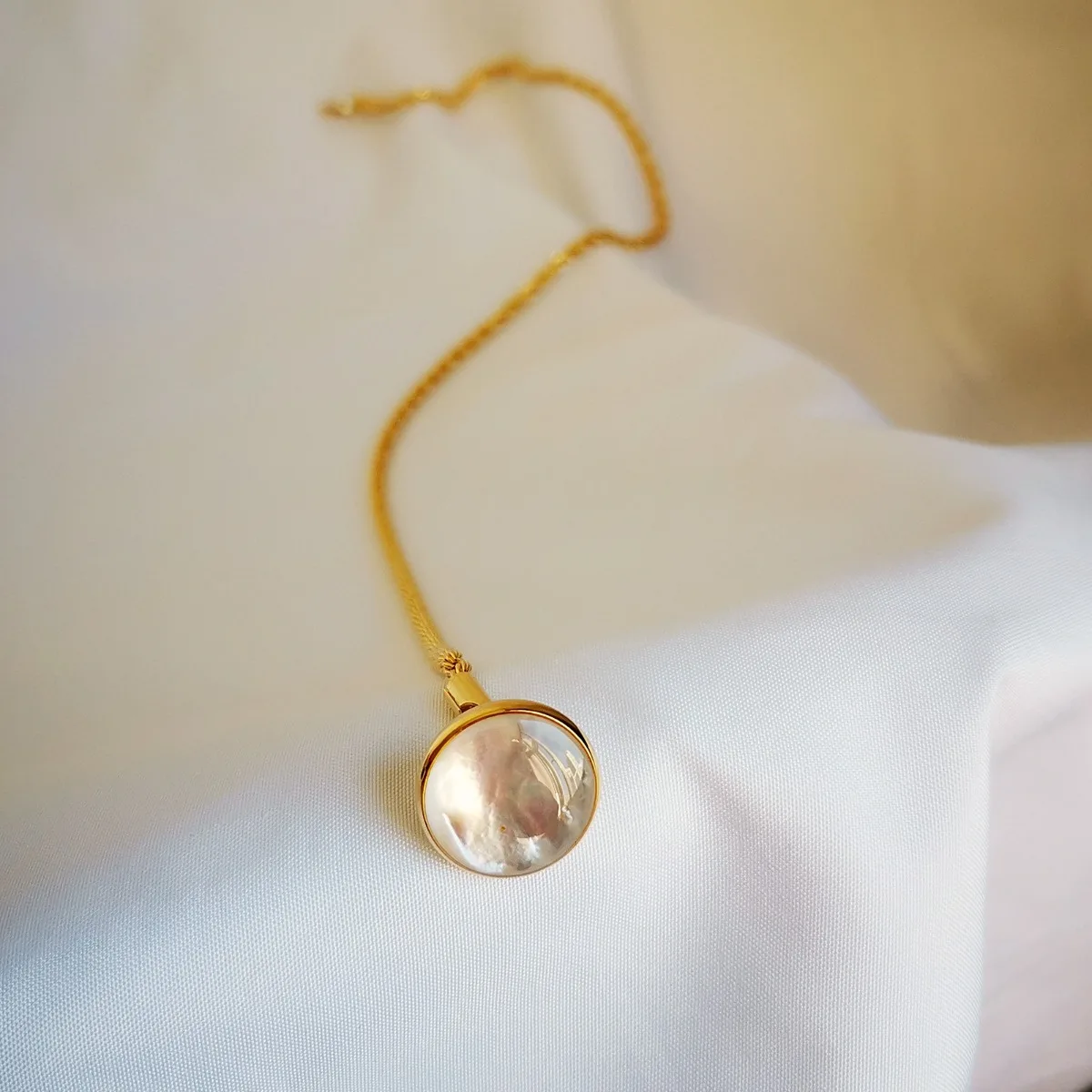 Natural Fritillaria Lapel Chain Suit Brooch Men's and Women's Wedding Party Dress Jewelry Accessories Gentleman Pins Friend Gift
Natural Fritillaria Lapel Chain Suit Brooch Men's and Women's Wedding Party Dress Jewelry Accessories Gentleman Pins Friend Gift