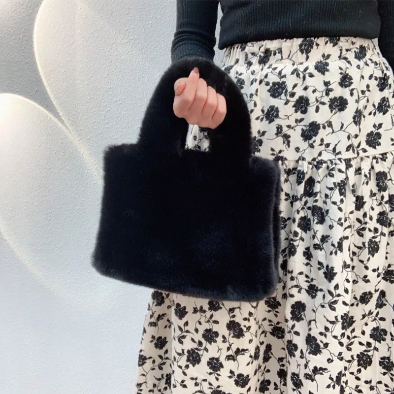 2023 New Winter Solid Color Underarm Bag Soft Plush Small Shoulder Bag Women's Warm Fluffy Imitation Mink Fur Handbag
2023 New Winter Solid Color Underarm Bag Soft Plush Small Shoulder Bag Women's Warm Fluffy Imitation Mink Fur Handbag