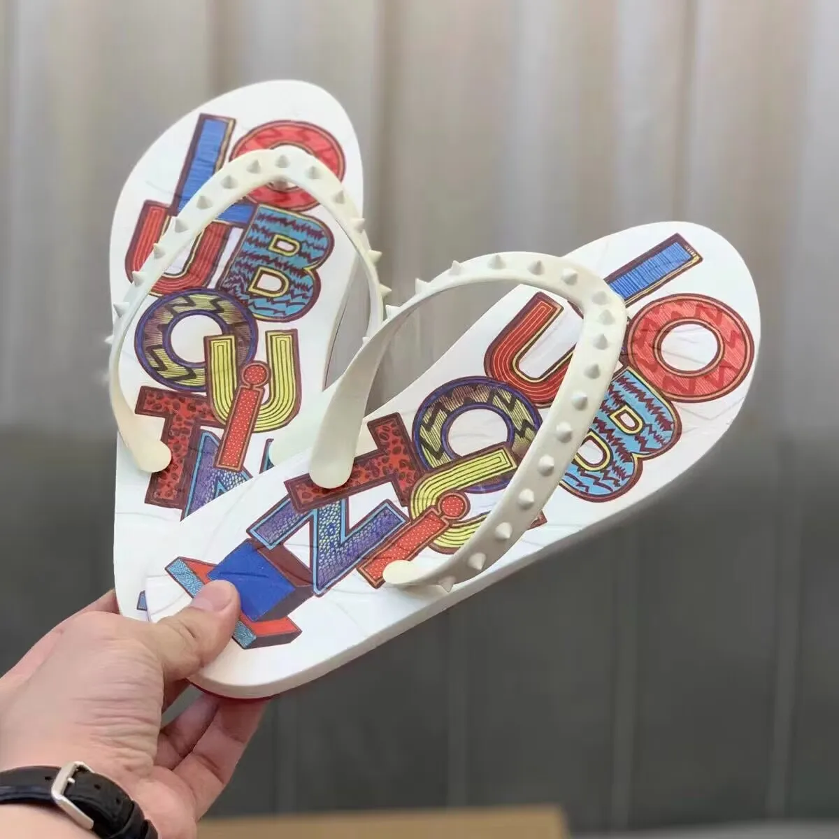 2023 Summer High Quality Hot Sale Female Flip Flops Women Beach Slippers Fashion Breathable Casual Ladies Anti-skid Outdoor
2023 Summer High Quality Hot Sale Female Flip Flops Women Beach Slippers Fashion Breathable Casual Ladies Anti-skid Outdoor