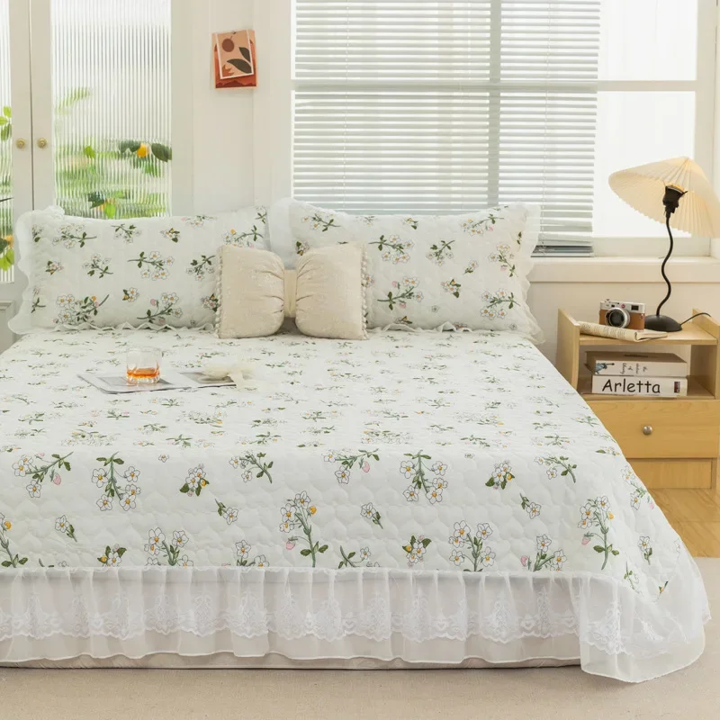 

3pcs Quilted Bedspread Fresh Style Bed Cover плед для кровати Lace Bed Linen Skin-friendly Mattress Protectors (with Pillowcase)