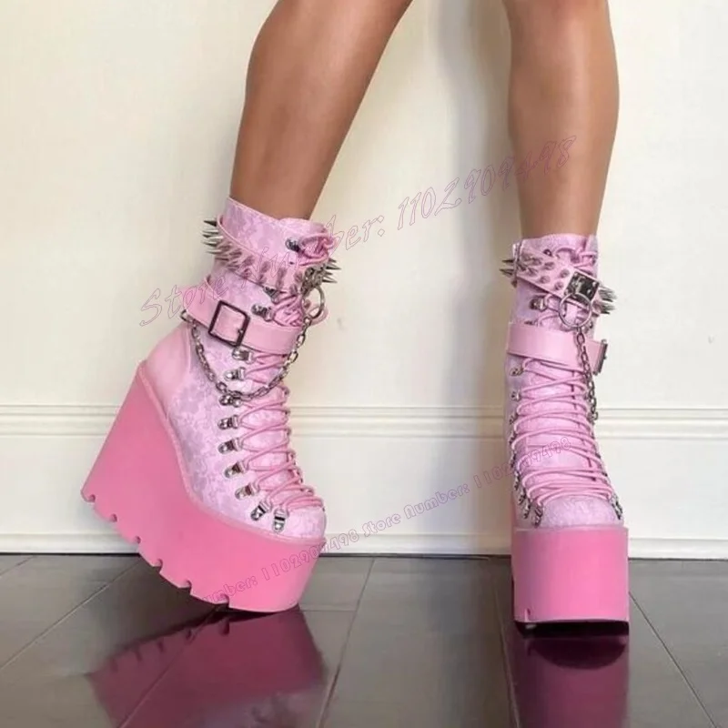 

Женские ботинки на танкетке, розовые ботинки с заклепками и круглым носком, на ремешке, с пряжкой, украшенные заклепками, 2023