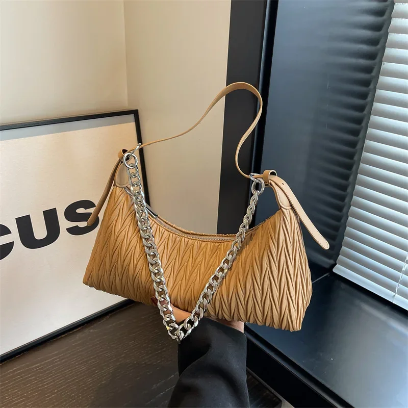 Underarm Bag Women's Large Capacity 2023 New Fashion Minority Design High Sense Versatile Chain Shoulder Messenger Bag
Underarm Bag Women's Large Capacity 2023 New Fashion Minority Design High Sense Versatile Chain Shoulder Messenger Bag