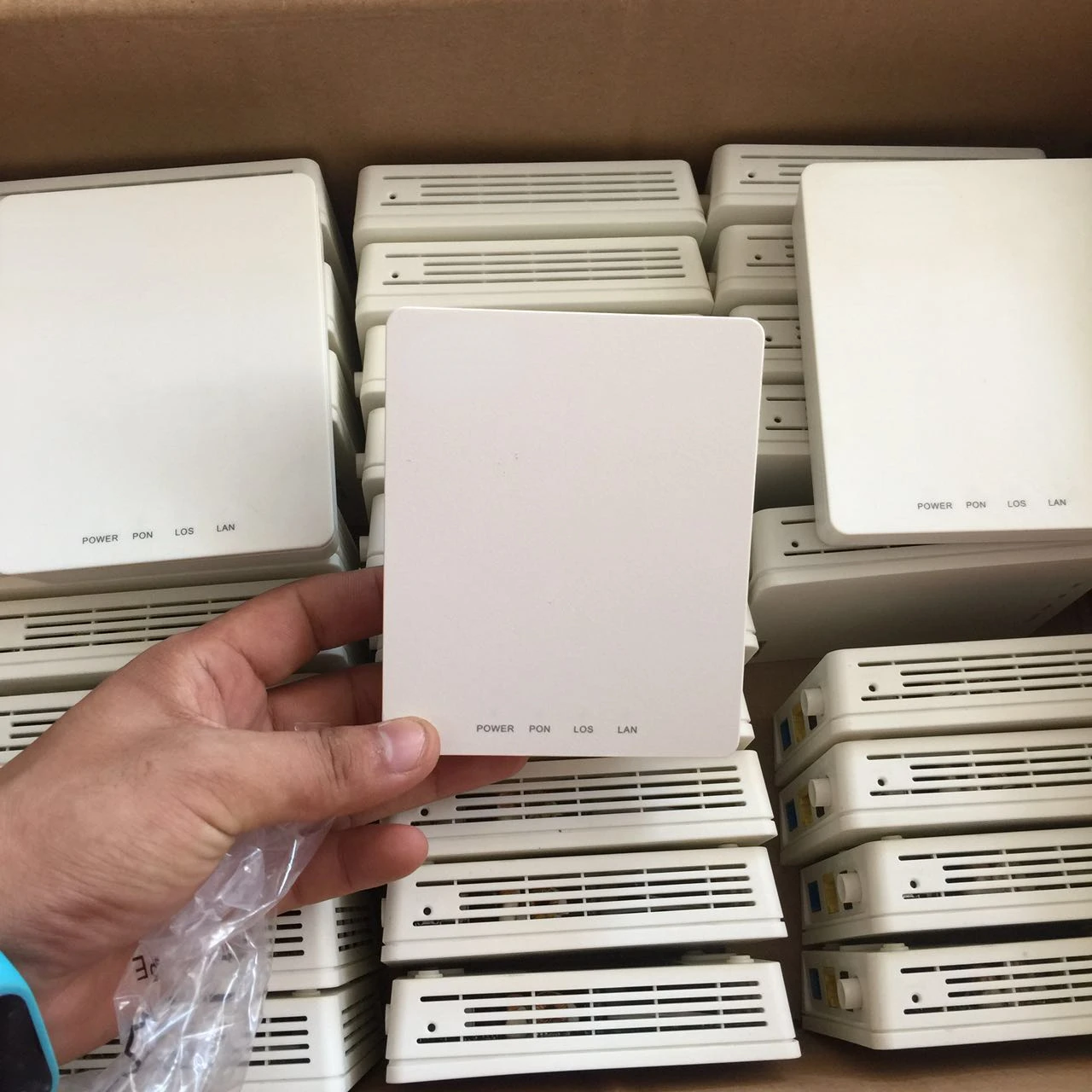 98% Новый 20 шт HW HG8010H HG8310M GPON EPON ONU ONT модем 1GE LAN интерфейс английская прошивка без питания и коробки
98% Новый 20 шт HW HG8010H HG8310M GPON EPON ONU ONT модем 1GE LAN интерфейс английская прошивка без питания и коробки