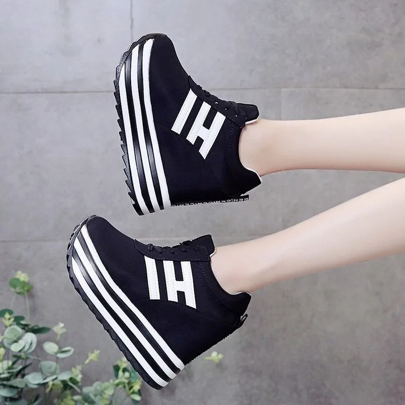 Женские кроссовки, дышащая уличная спортивная обувь, женская сетчатая Повседневная розовая модная женская обувь на шнуровке 2023 
Женские кроссовки, дышащая уличная спортивная обувь, женская сетчатая Повседневная розовая модная женская обувь на шнуровке 2023