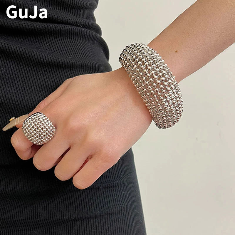 Trendy Jewelry Vintage Temperament Hollow Metal Open Cuff Bracelets For Women Gifts Exaggerative Accessories Hot Selling
Trendy Jewelry Vintage Temperament Hollow Metal Open Cuff Bracelets For Women Gifts Exaggerative Accessories Hot Selling