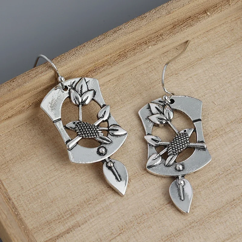 Hip Hop Punk Retro Zinc Alloy Carved Hollow Women's Earrings Neutral Korean Fashion Jewelry Girl Cool Unusual Earring Party
Hip Hop Punk Retro Zinc Alloy Carved Hollow Women's Earrings Neutral Korean Fashion Jewelry Girl Cool Unusual Earring Party