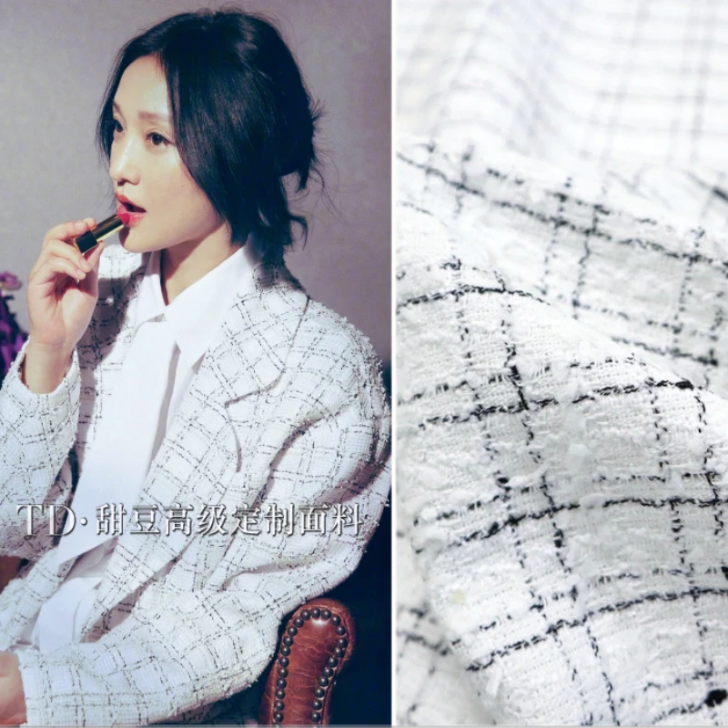 Bright Silk Tweed Fabric Autumn and Winter Classic Black and White Plaid Small Fragrant Suit Coat Brand Fashion Design Sew Cloth
Bright Silk Tweed Fabric Autumn and Winter Classic Black and White Plaid Small Fragrant Suit Coat Brand Fashion Design Sew Cloth