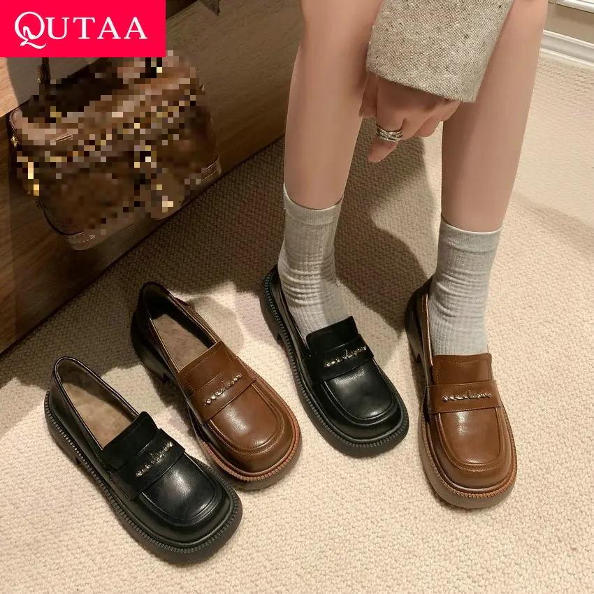 

Женские туфли-лодочки на платформе QUTAA, черные туфли из натуральной кожи на среднем каблуке, с круглым носком, без застежки, лоферы, размеры 34-40, для весны и лета, 2024