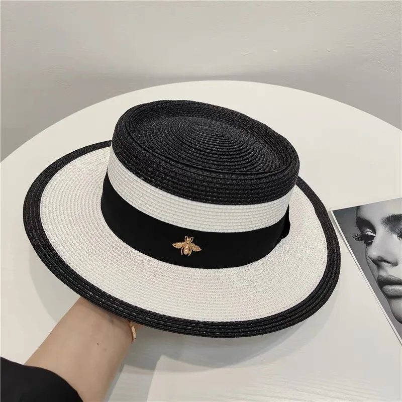 

Fashion Black White Sunscreen Paper Straw Hat Summer British Flat Top Panama Sunshade Golden Bee Vintage Beach Hat Designer Hat