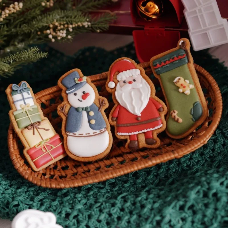 

Merry Christmas Biscuit Mold Santa Snowman Stocking Xmas Gifts Cookie Cutter and Fondant Embosser Cake Decorating Baking Tools