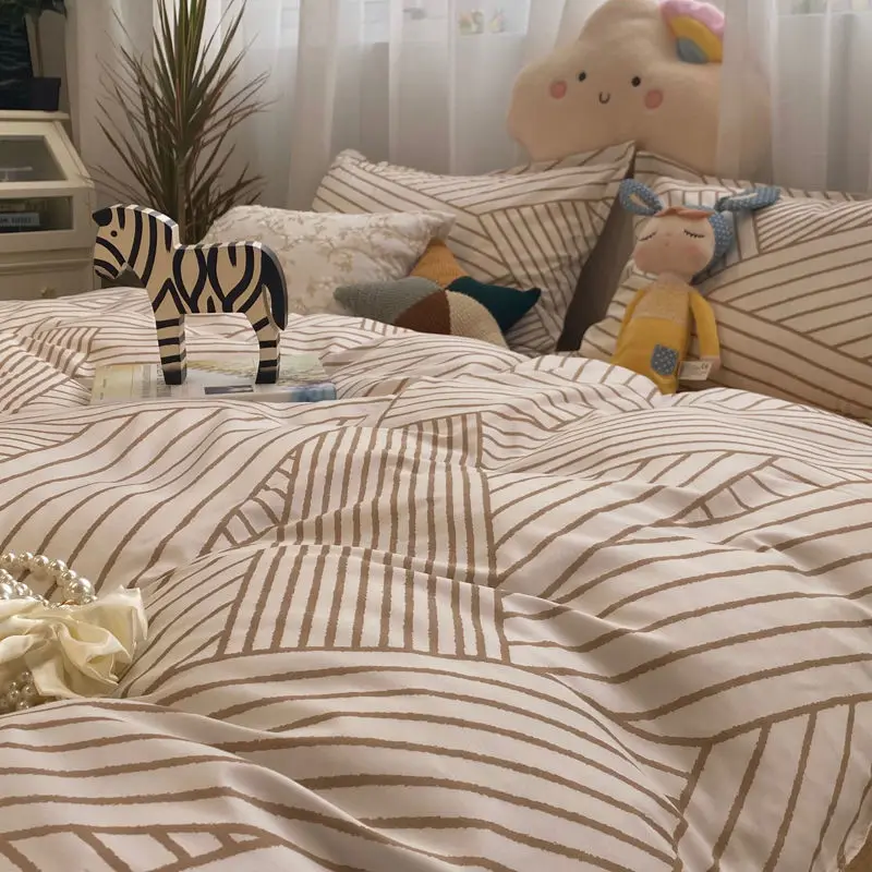 Fashion Bedding Set Classic Grid Stripe Duvet Cover Pillowcase Queen Double Bed Linens Flat Sheet Polyester Home Textiles
Fashion Bedding Set Classic Grid Stripe Duvet Cover Pillowcase Queen Double Bed Linens Flat Sheet Polyester Home Textiles
