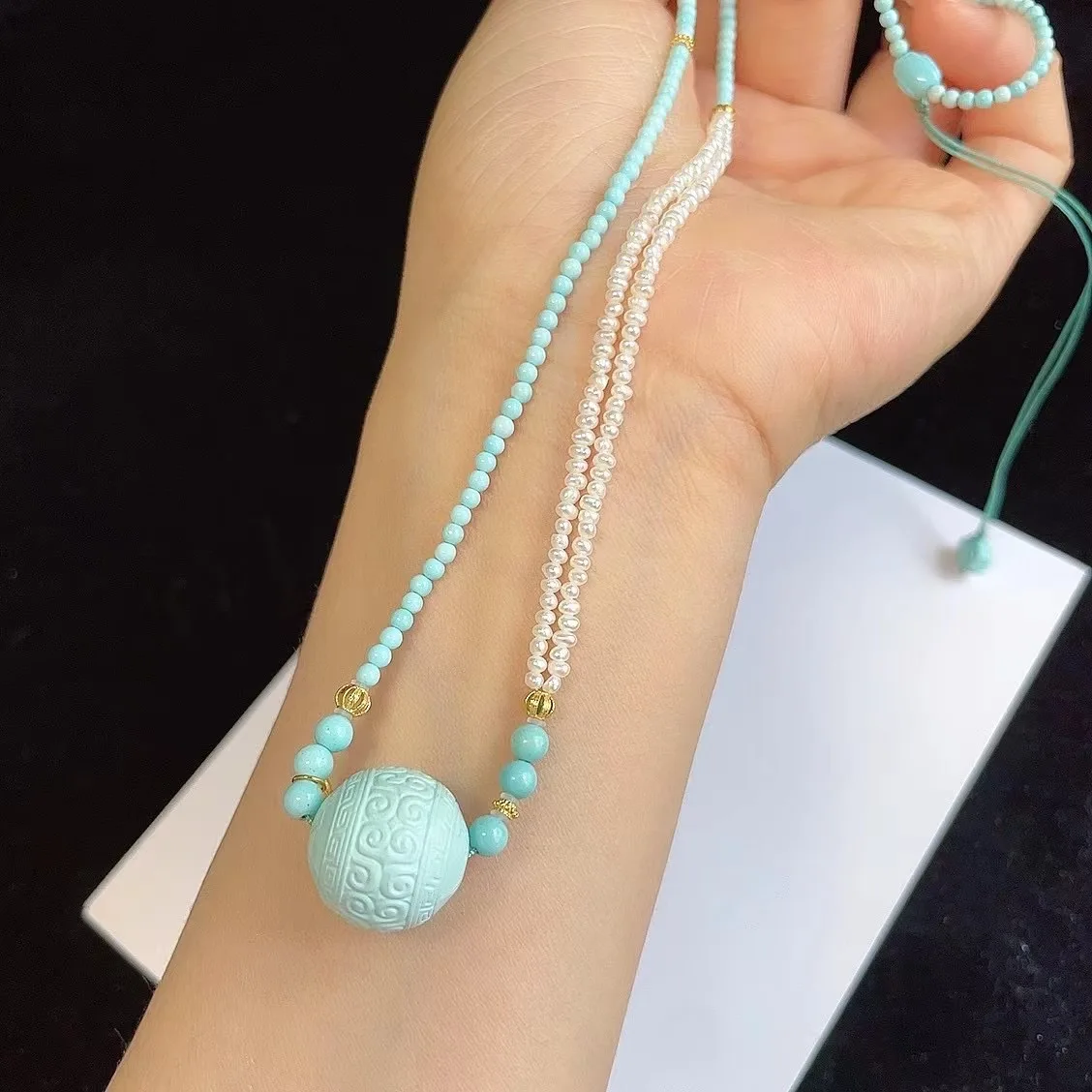 Top of the line classic original turquoise retro bead necklace, paired with round bead pendants, worth collecting for every lady
Top of the line classic original turquoise retro bead necklace, paired with round bead pendants, worth collecting for every lady