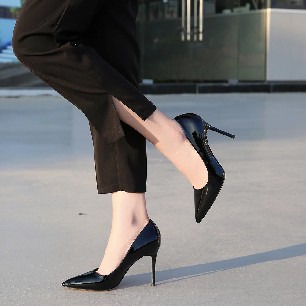 Women's shoes Fashion simple glossy patent leather heel stiletto shallow mouth pointed toe sexy slim women's shoes
Women's shoes Fashion simple glossy patent leather heel stiletto shallow mouth pointed toe sexy slim women's shoes