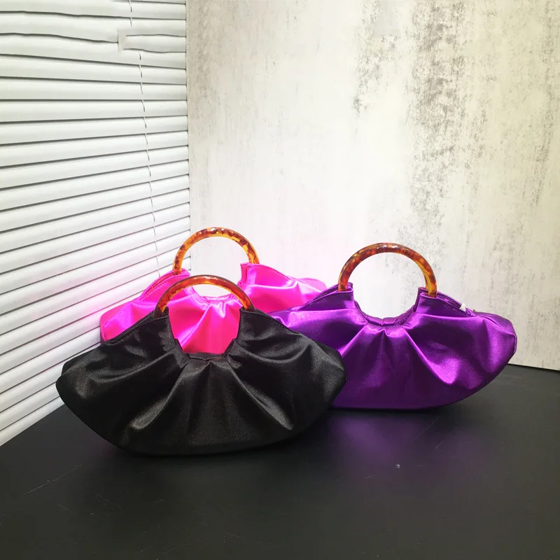 Luxury Satin Dinner Bag Design Pleated Silk Cloud Bag High Quality Acrylic Handle Handbag for Women Evening Party Clutch Bag
Luxury Satin Dinner Bag Design Pleated Silk Cloud Bag High Quality Acrylic Handle Handbag for Women Evening Party Clutch Bag