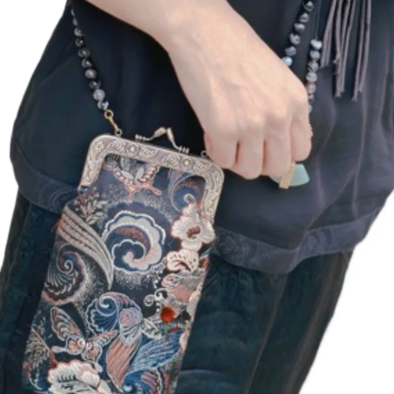 New Chinese Retro Style Black Agate Bag Crossbody Chain Necklace Embroidery Tassel Mobile Phone Bag on Women
New Chinese Retro Style Black Agate Bag Crossbody Chain Necklace Embroidery Tassel Mobile Phone Bag on Women