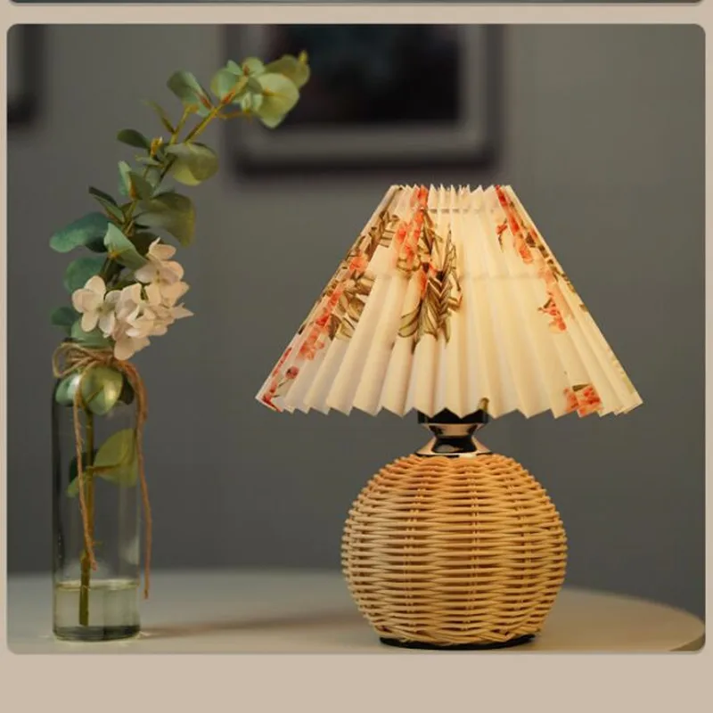 Bedside Decoration Desk Lamp Vintage Korean Rattan Table Lamps Wood for Bedroom Bedside Light Mushroom Pleated Table Lamps
Bedside Decoration Desk Lamp Vintage Korean Rattan Table Lamps Wood for Bedroom Bedside Light Mushroom Pleated Table Lamps