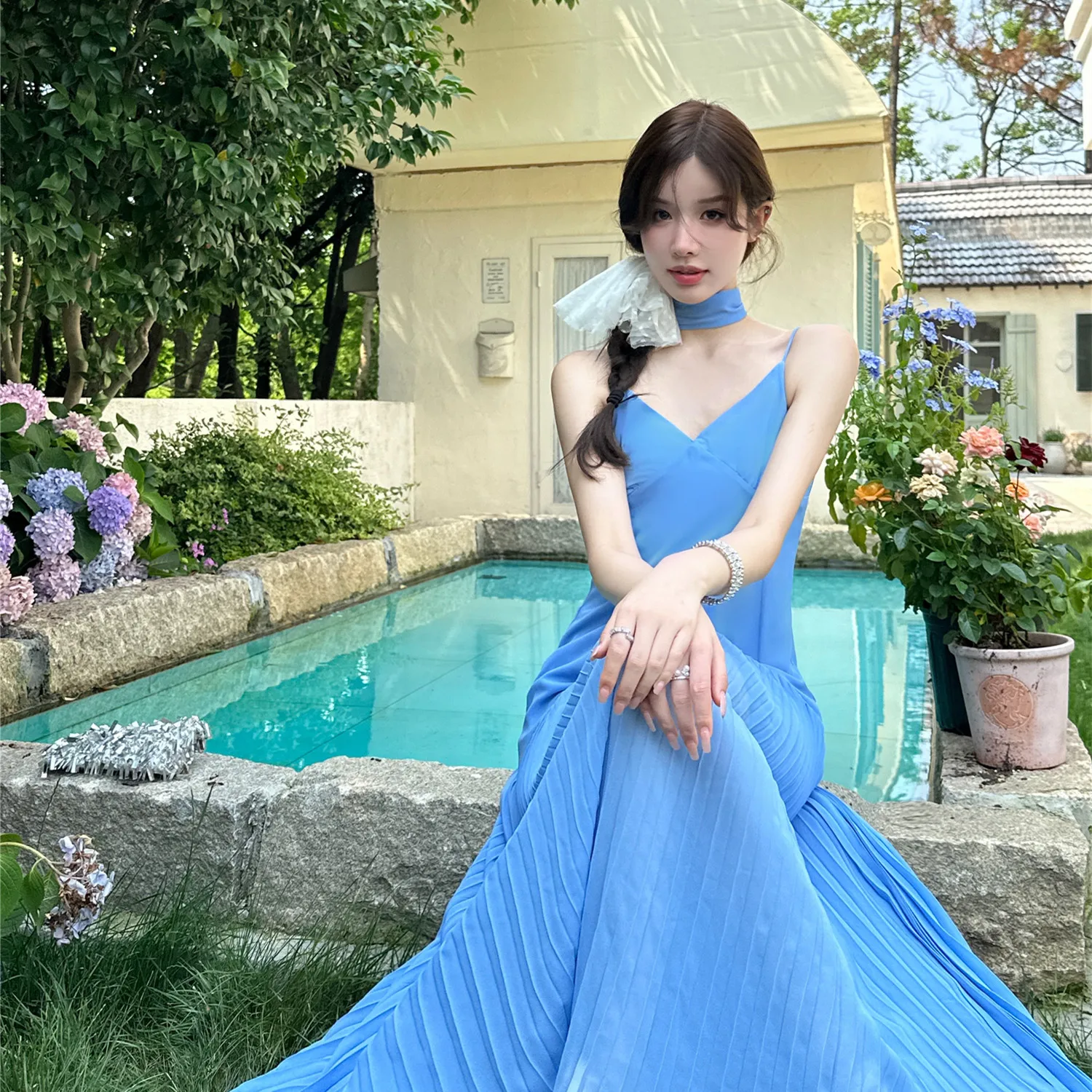 Женское плиссированное платье-трапеция, голубое длинное платье в пляжном стиле для отпуска с высокой талией и V-образным вырезом, модель F654 на лето
Женское плиссированное платье-трапеция, голубое длинное платье в пляжном стиле для отпуска с высокой талией и V-образным вырезом, модель F654 на лето