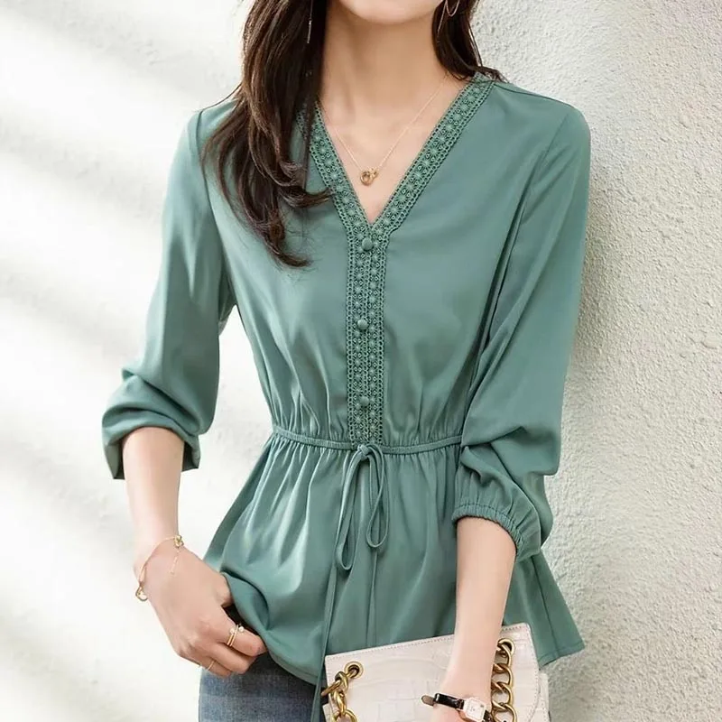 Commuter Elegant Solid Color Waist Lacing Shirt for Female New Spring Fashion Korean Button Spliced V-Neck Long Sleeve Blouses
Commuter Elegant Solid Color Waist Lacing Shirt for Female New Spring Fashion Korean Button Spliced V-Neck Long Sleeve Blouses
