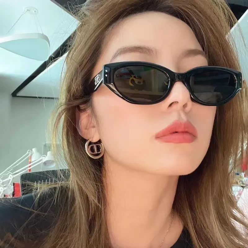 Small Rectangle Sunglasses Women Fashion Retro Brand Cat's Eye Sun Glasses Men Classic Vintage Black Punk Shades UV400 Gafas sol
Small Rectangle Sunglasses Women Fashion Retro Brand Cat's Eye Sun Glasses Men Classic Vintage Black Punk Shades UV400 Gafas sol