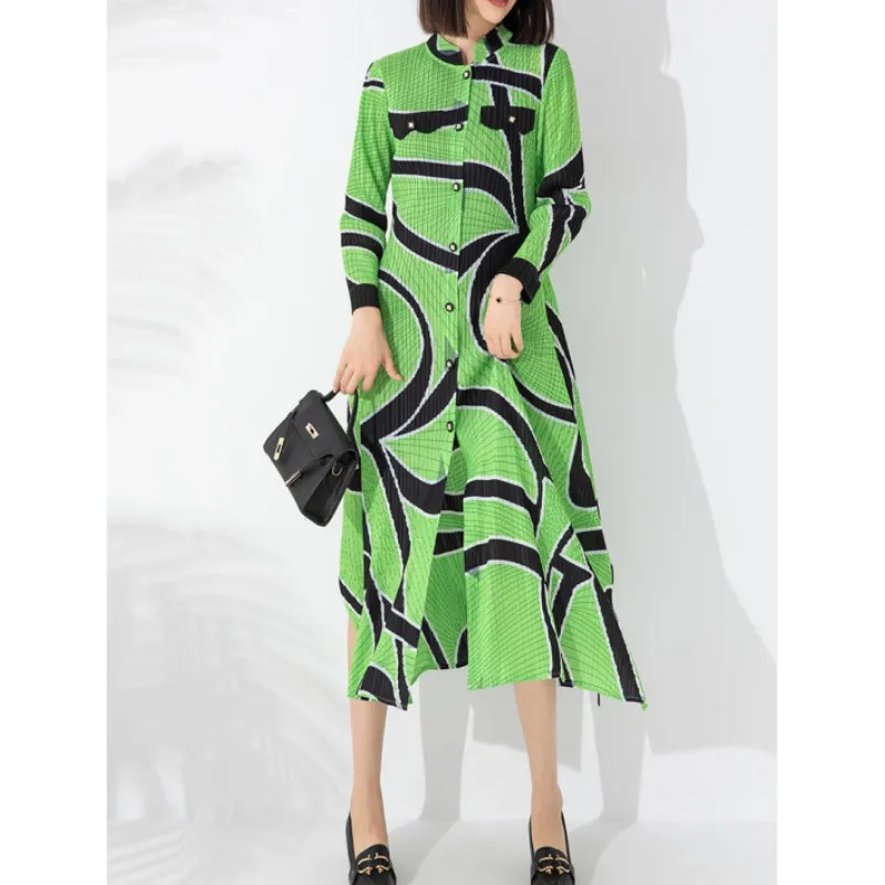 Women's new 2023 temperament fashion long-sleeved printed single-breasted green pleated dress
Women's new 2023 temperament fashion long-sleeved printed single-breasted green pleated dress