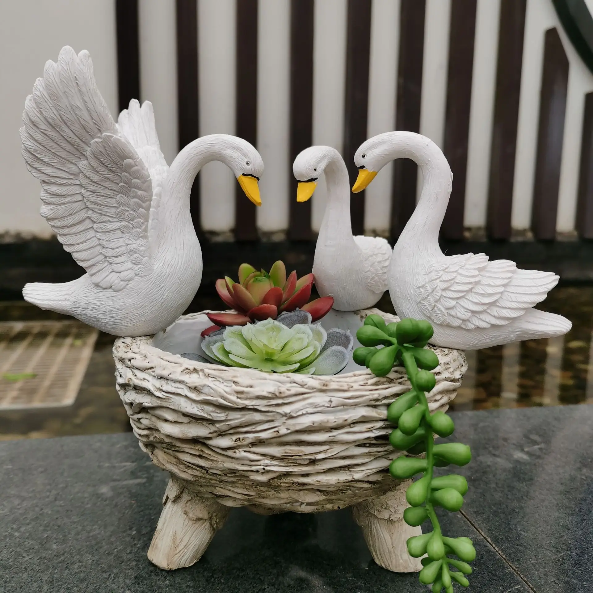 Creative micro landscape, outdoor backyard decoration, home furnishings, rockery, garden, resin crafts, swan ornaments
Creative micro landscape, outdoor backyard decoration, home furnishings, rockery, garden, resin crafts, swan ornaments