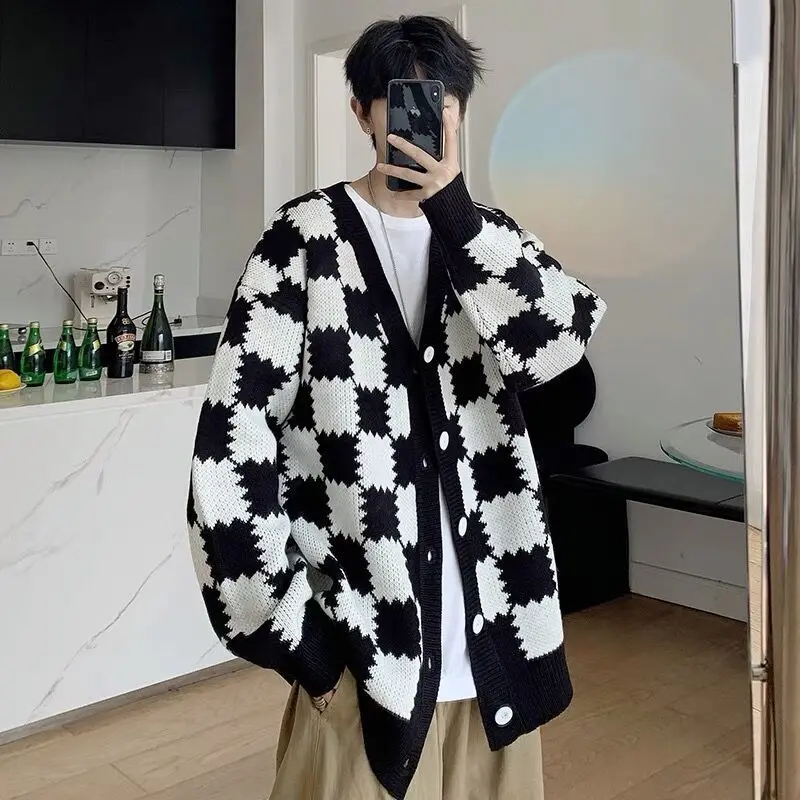 Korean Men's Spring Autumn Fashion Plaid Knitted Tops Cardigan Male Clothes Long Sleeve V-Neck Oversize Sweater Jacket Coats B17
Korean Men's Spring Autumn Fashion Plaid Knitted Tops Cardigan Male Clothes Long Sleeve V-Neck Oversize Sweater Jacket Coats B17