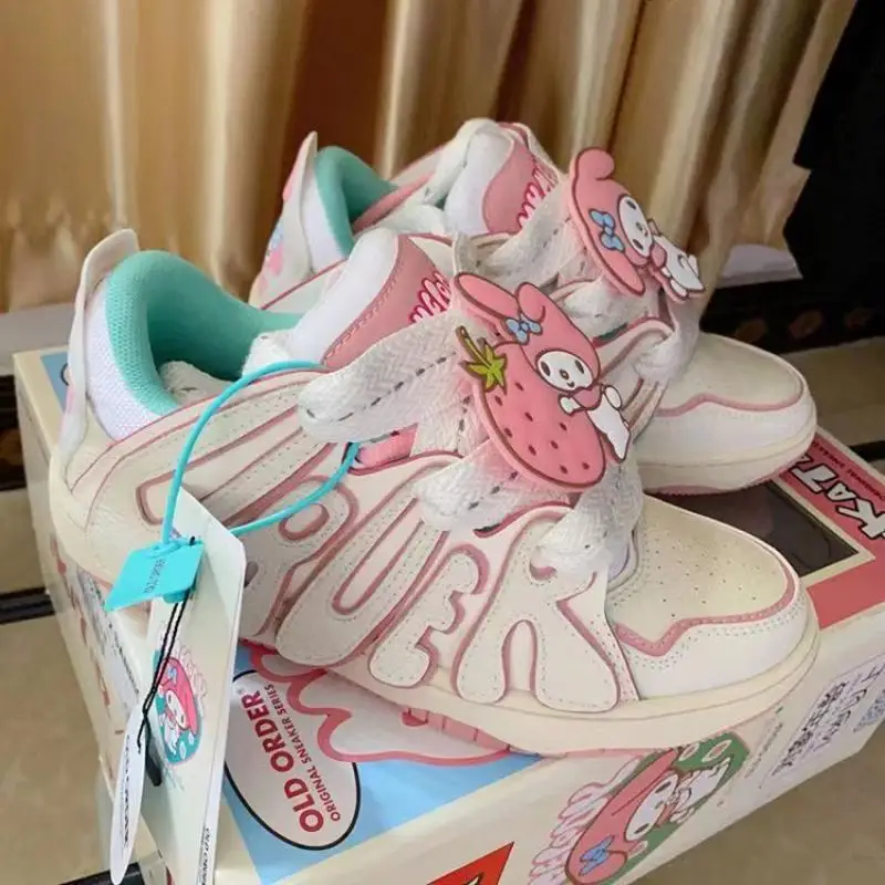 Sanrios Anime My Melody Bread Shoes Outdoor Wear Resistant Kawaii Sneaker Cartoon Thick Bottom Versatile Casual Shoes Girl Gift
Sanrios Anime My Melody Bread Shoes Outdoor Wear Resistant Kawaii Sneaker Cartoon Thick Bottom Versatile Casual Shoes Girl Gift