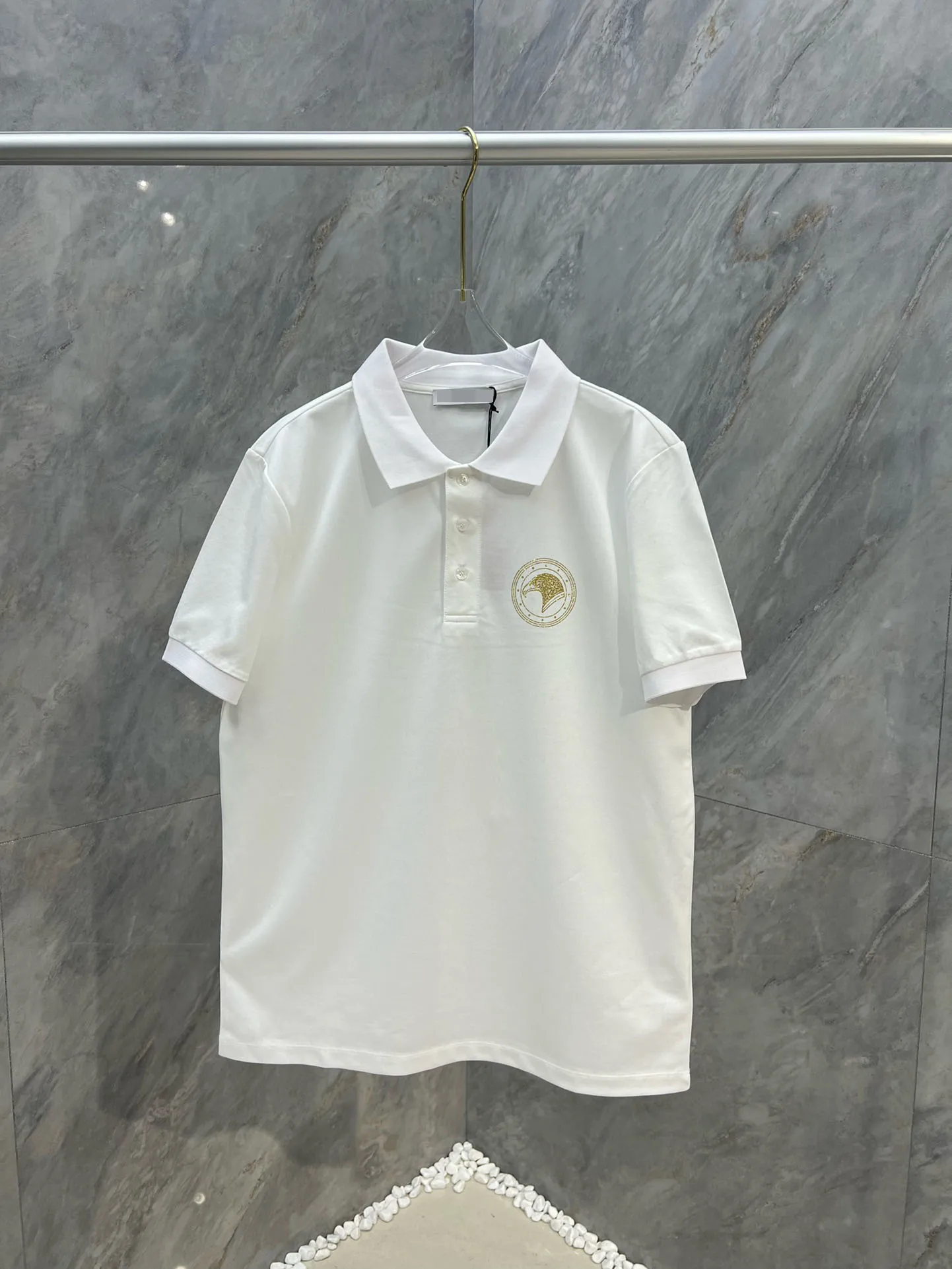 BILLIONAIRE SIJITONGDA2024 Autumn/Winter New Short sleeved T-shirt Soft and Comfortable Upper Body Effect Excellent Size: M-XXXL
BILLIONAIRE SIJITONGDA2024 Autumn/Winter New Short sleeved T-shirt Soft and Comfortable Upper Body Effect Excellent Size: M-XXXL