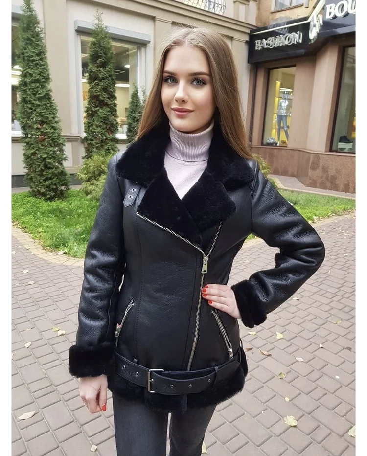High quality Quality Women Real Winter Warm Casual Bomber Jacket Shearling Coat Sheepskin Fur Overcoat
High quality Quality Women Real Winter Warm Casual Bomber Jacket Shearling Coat Sheepskin Fur Overcoat