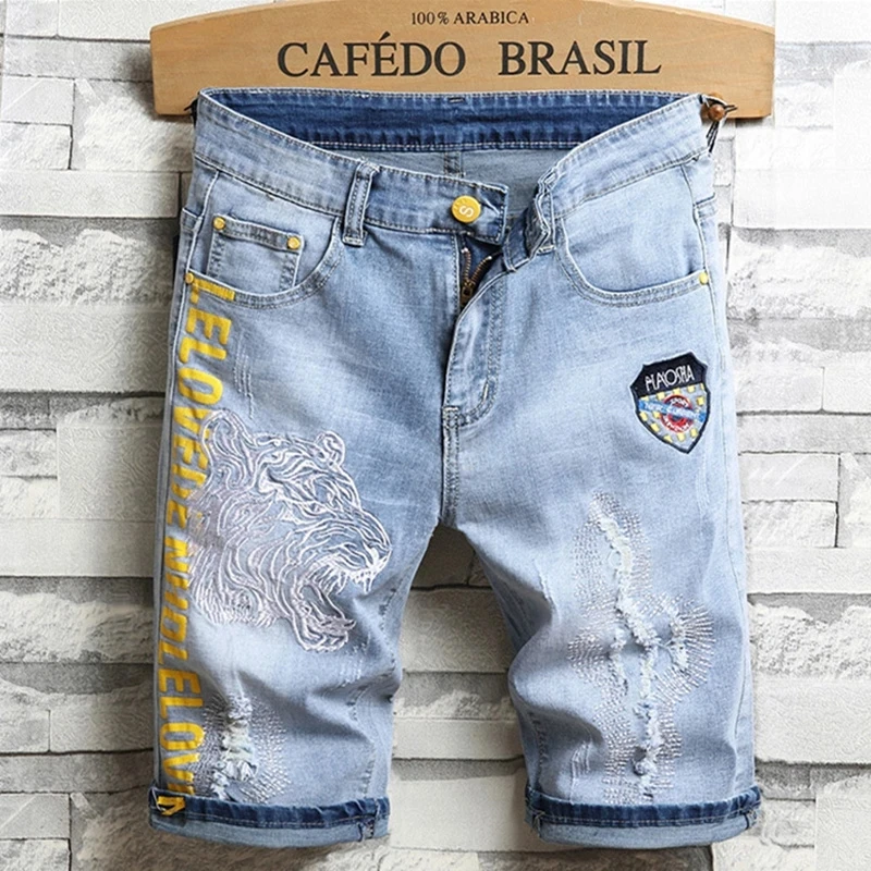 2023 Summer Men's Embroidered Denim Shorts Thin Section Ripped Middle Trousers Stretch Trend Fashion Men's Clothing Denim Short
2023 Summer Men's Embroidered Denim Shorts Thin Section Ripped Middle Trousers Stretch Trend Fashion Men's Clothing Denim Short