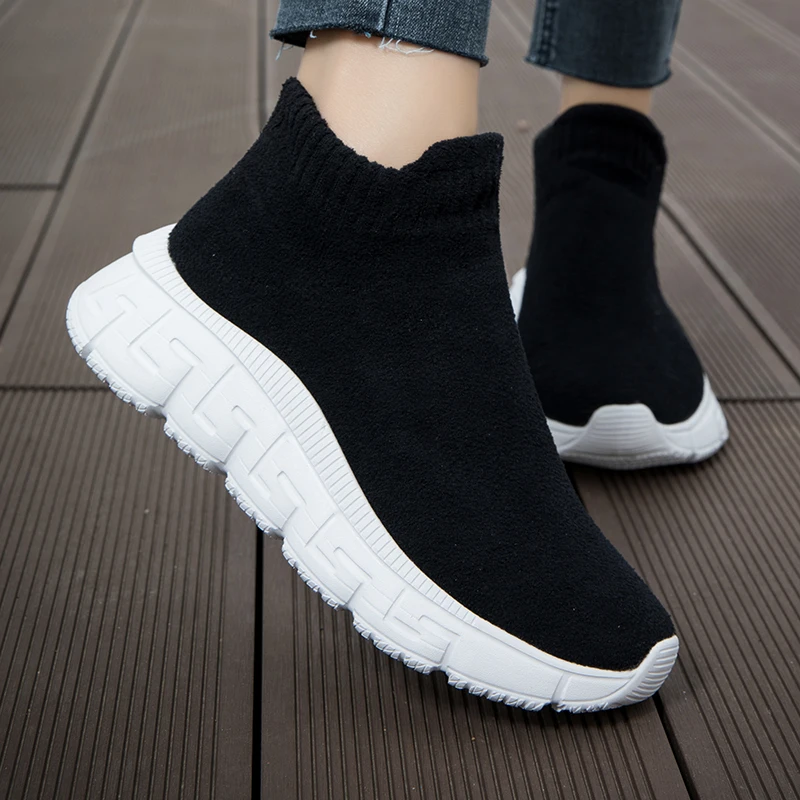 Fujeak 2024 Black Socks Sneakers Men Slip on High Sports Shoes Women Breathable Socks Shoes Ladies Flat Female Footwear 35-46
Fujeak 2024 Black Socks Sneakers Men Slip on High Sports Shoes Women Breathable Socks Shoes Ladies Flat Female Footwear 35-46