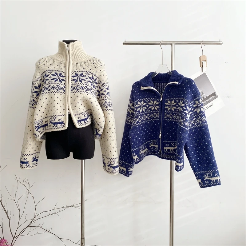 Women's Chic Snowflake Print Long Sleeve Zipper Short Cardigan Lady Turn Down Collar Loose Cardigan Outwear
Women's Chic Snowflake Print Long Sleeve Zipper Short Cardigan Lady Turn Down Collar Loose Cardigan Outwear