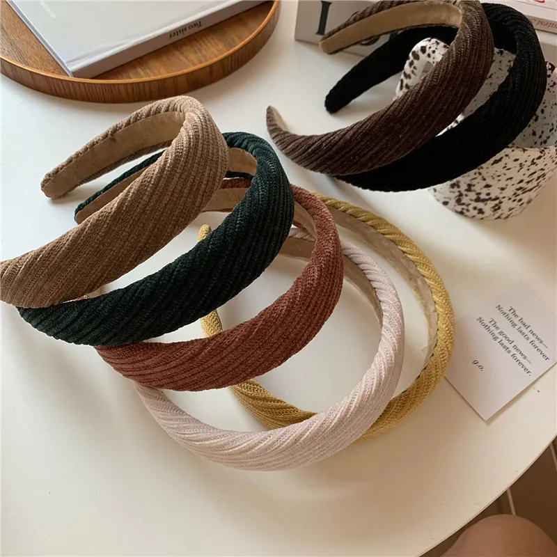 Autumn Winter Warm Corduroy Hairbands Wide Edge Sponge Korean French Retro Pressed Hair Advanced Color Headbands
Autumn Winter Warm Corduroy Hairbands Wide Edge Sponge Korean French Retro Pressed Hair Advanced Color Headbands