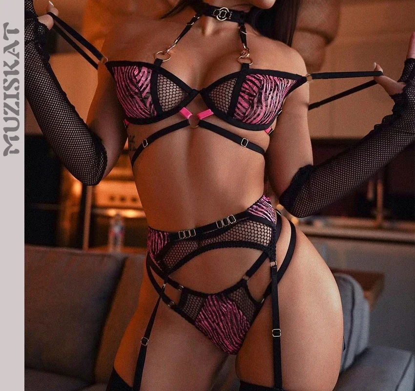 Summer New Europe And the United States Sexy Hanging Neck Mesh Erotic Lingerie Removable Four-piece
Summer New Europe And the United States Sexy Hanging Neck Mesh Erotic Lingerie Removable Four-piece