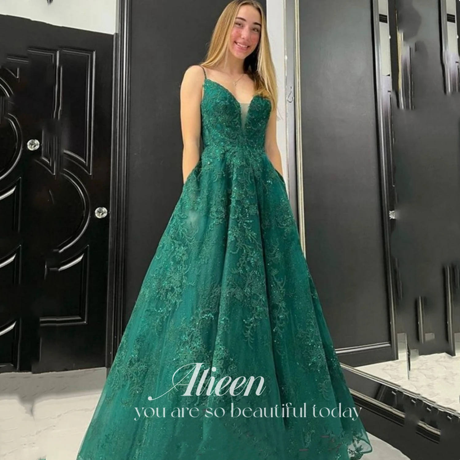 Aileen Luxury A-line Vestidos De Novia Spaghetti Strap Lace Embroid Prom Dress 2023 Dark Green Ball Gown فساتين السهرة
Aileen Luxury A-line Vestidos De Novia Spaghetti Strap Lace Embroid Prom Dress 2023 Dark Green Ball Gown فساتين السهرة