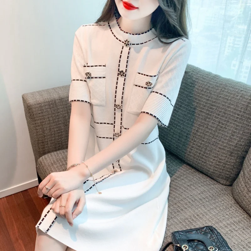 Korean Black Knitted Dress Vintage Summer Woman Short Sleeve Single-Breasted Chic Button Party Elegant Sweater A-Line Dress P464
Korean Black Knitted Dress Vintage Summer Woman Short Sleeve Single-Breasted Chic Button Party Elegant Sweater A-Line Dress P464