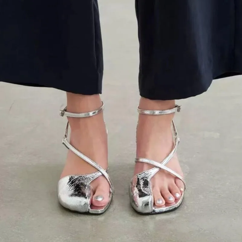 

Closed Toe Cross Strap Block Heels Women Sandals Flip-flops Silver Metallic Leather Hollow Runway Shoes Size 43