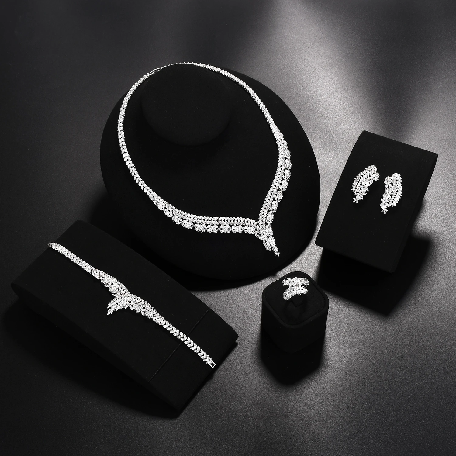 Dubai jewelry set engagement jewelry cubic zirconia fashion accessories wedding party
Dubai jewelry set engagement jewelry cubic zirconia fashion accessories wedding party